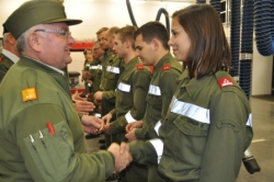 AFK Huemer übergibt erstmals das Leistungsab-zeichen THL-Gold an eine Feuerwehrfrau